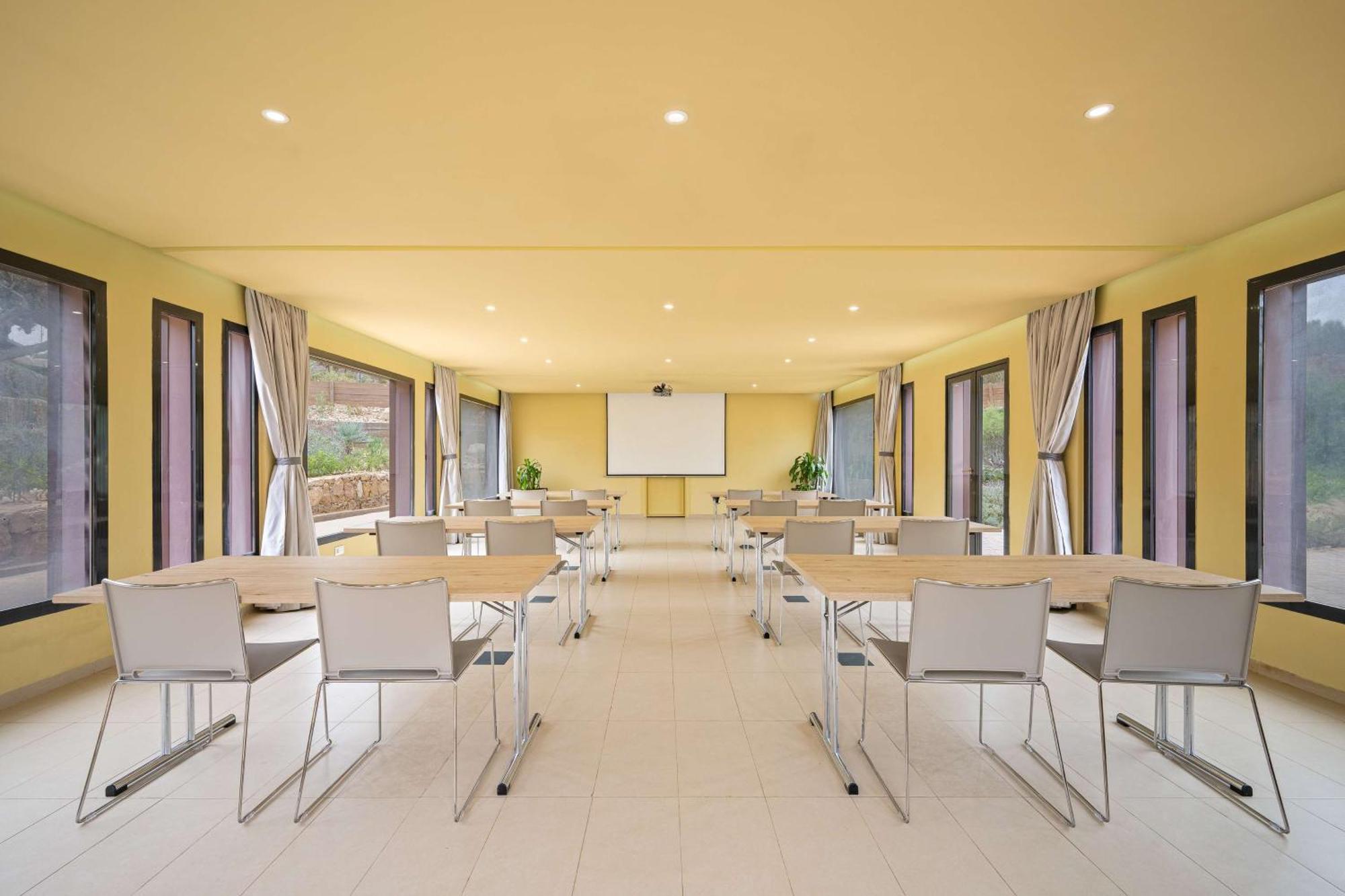 Hotel Radisson Blu Bay Surf Village 5*