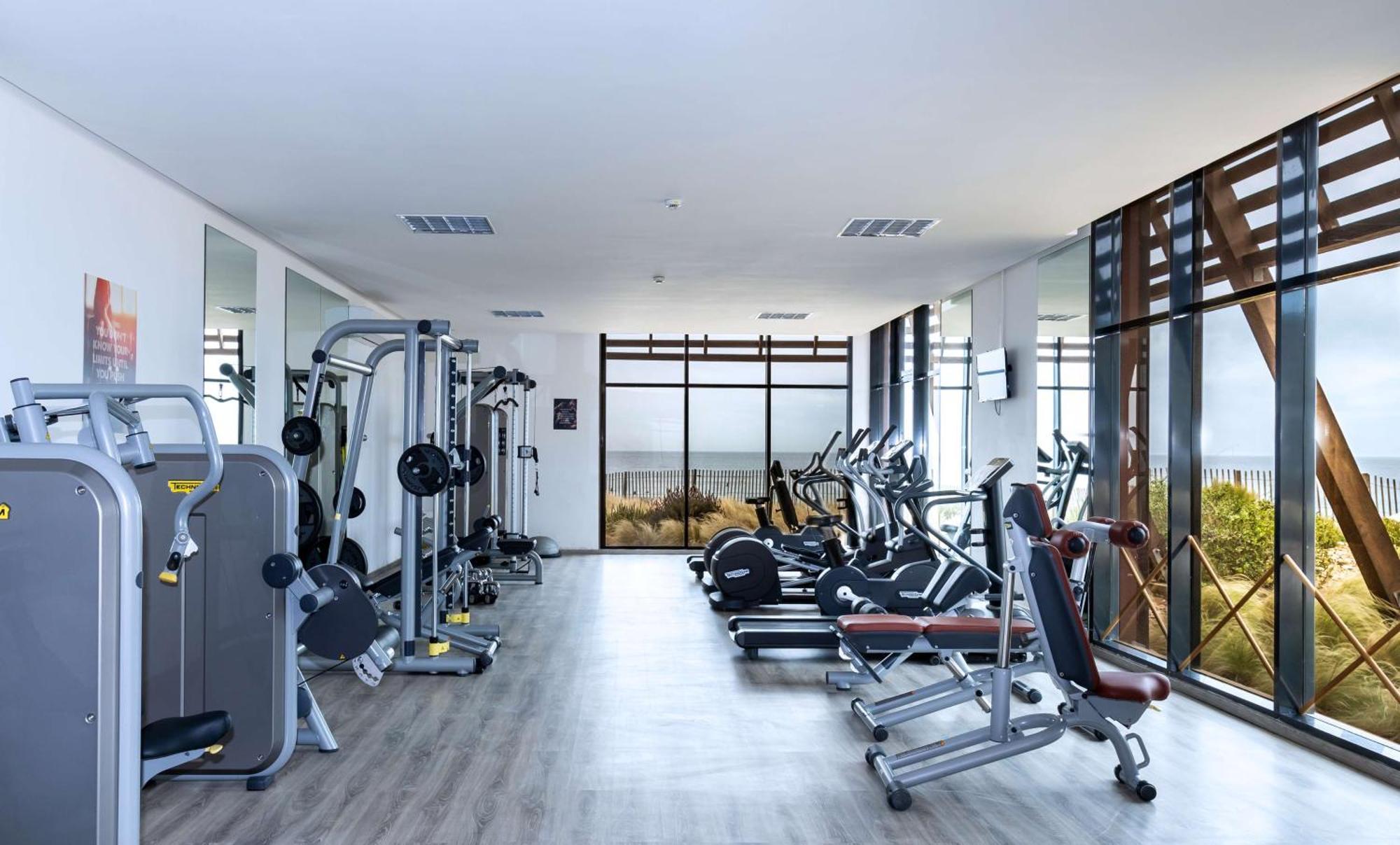 Radisson Blu Bay Surf Village Hotel 5*