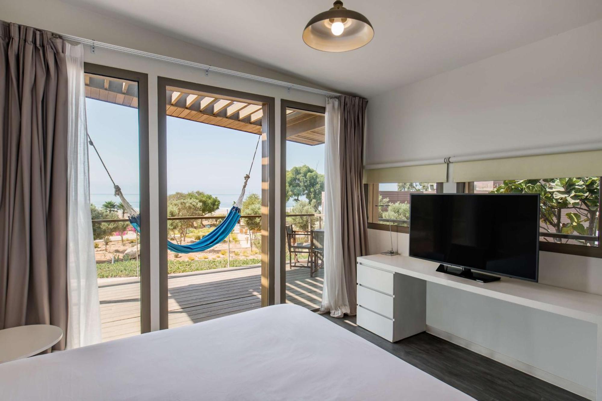 Hotel Radisson Blu Bay Surf Village 5*